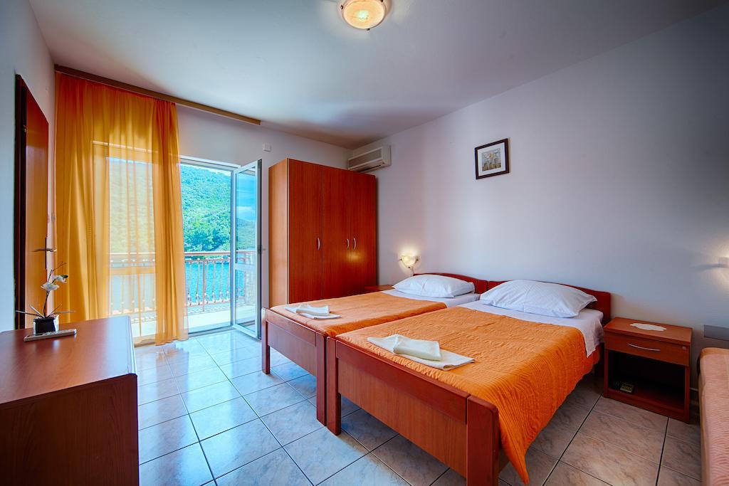 Apartments Malo Lago Lastovo Room photo