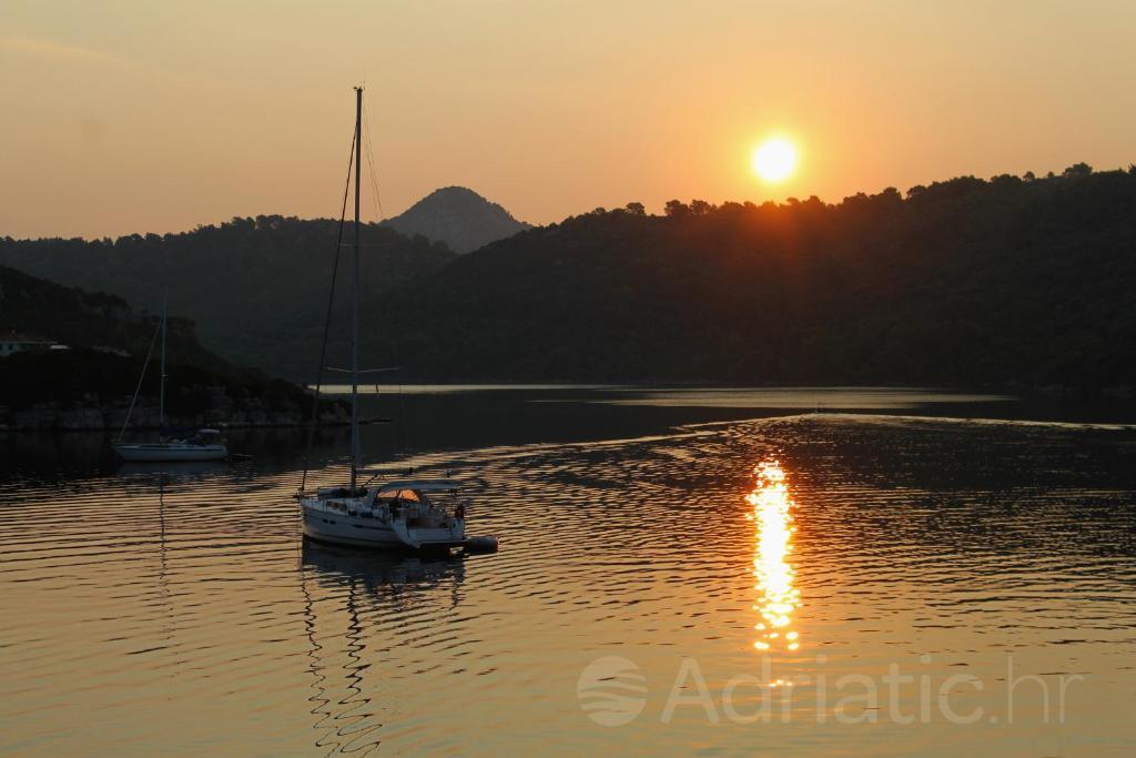 Apartments Malo Lago Lastovo Exterior photo