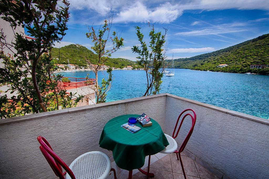 Apartments Malo Lago Lastovo Room photo