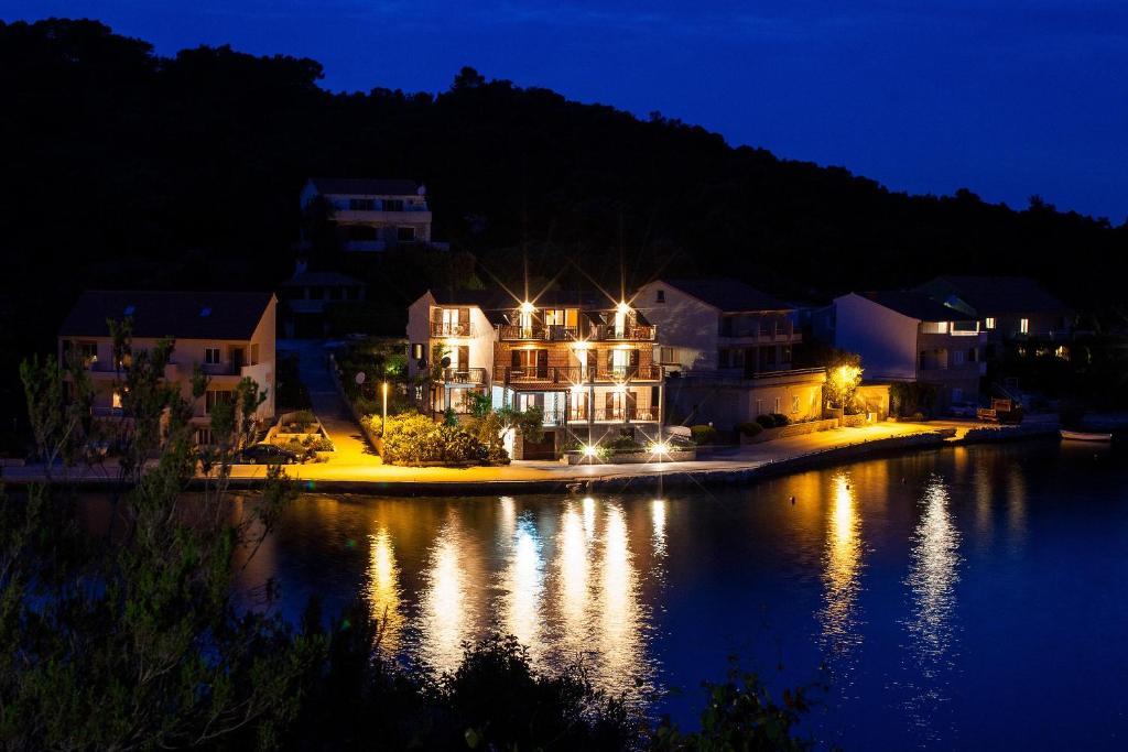 Apartments Malo Lago Lastovo Exterior photo