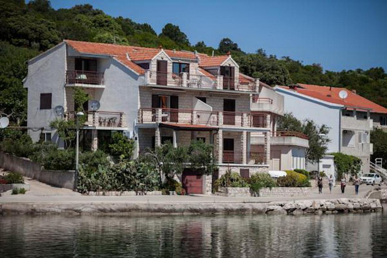 Apartments Malo Lago Lastovo Exterior photo