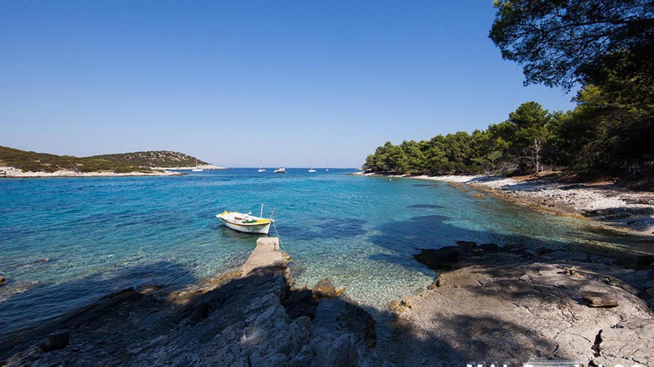 Apartments Malo Lago Lastovo Exterior photo